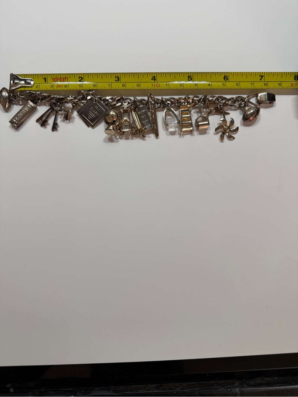 Vintage 1950s Gold Tone Charm Bracelet Keys Diary Globe Mid Century Estate - Picture 11 of 12
